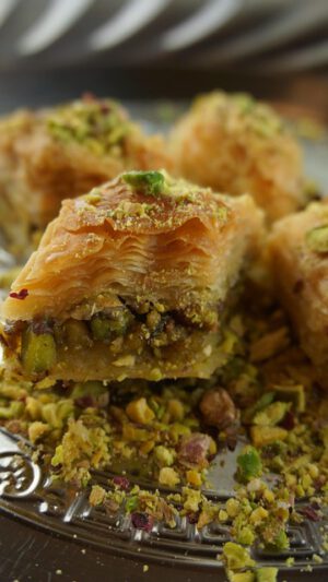 Frisches Baklava mit Pistazien – süße Spezialität für deinen Türkei Herbsturlaub