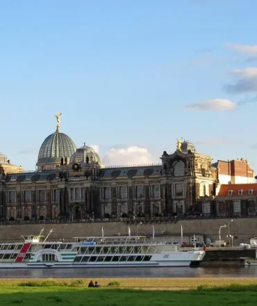 Frauenkirche in Dresden mit barocker Architektur und historischem Stadtbild