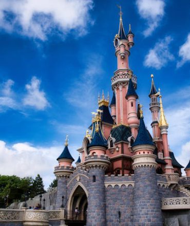 Disneyland Paris Schloss bei Sonnenuntergang – Familienreise-Highlight